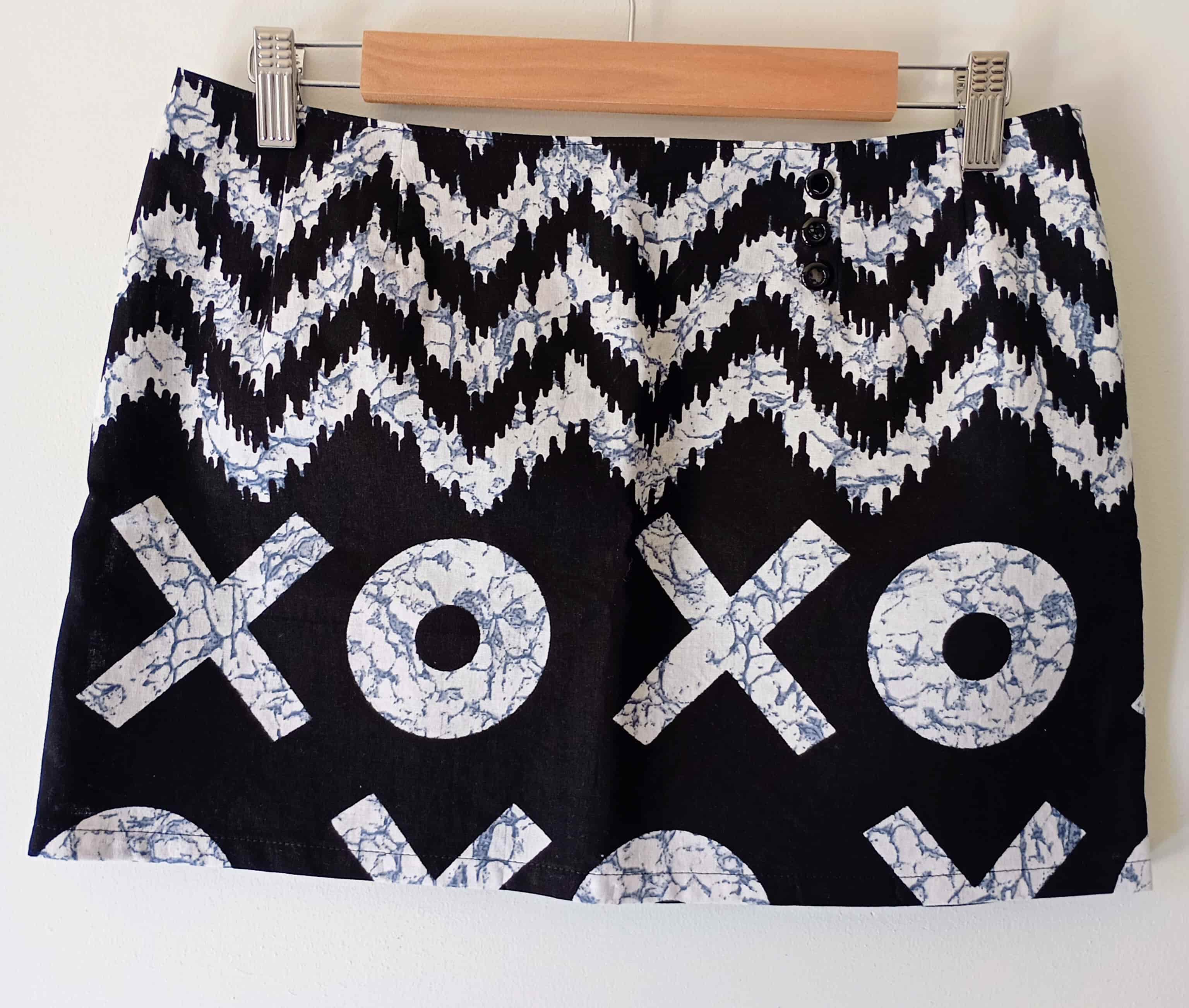 Jupe mini "XOXO"