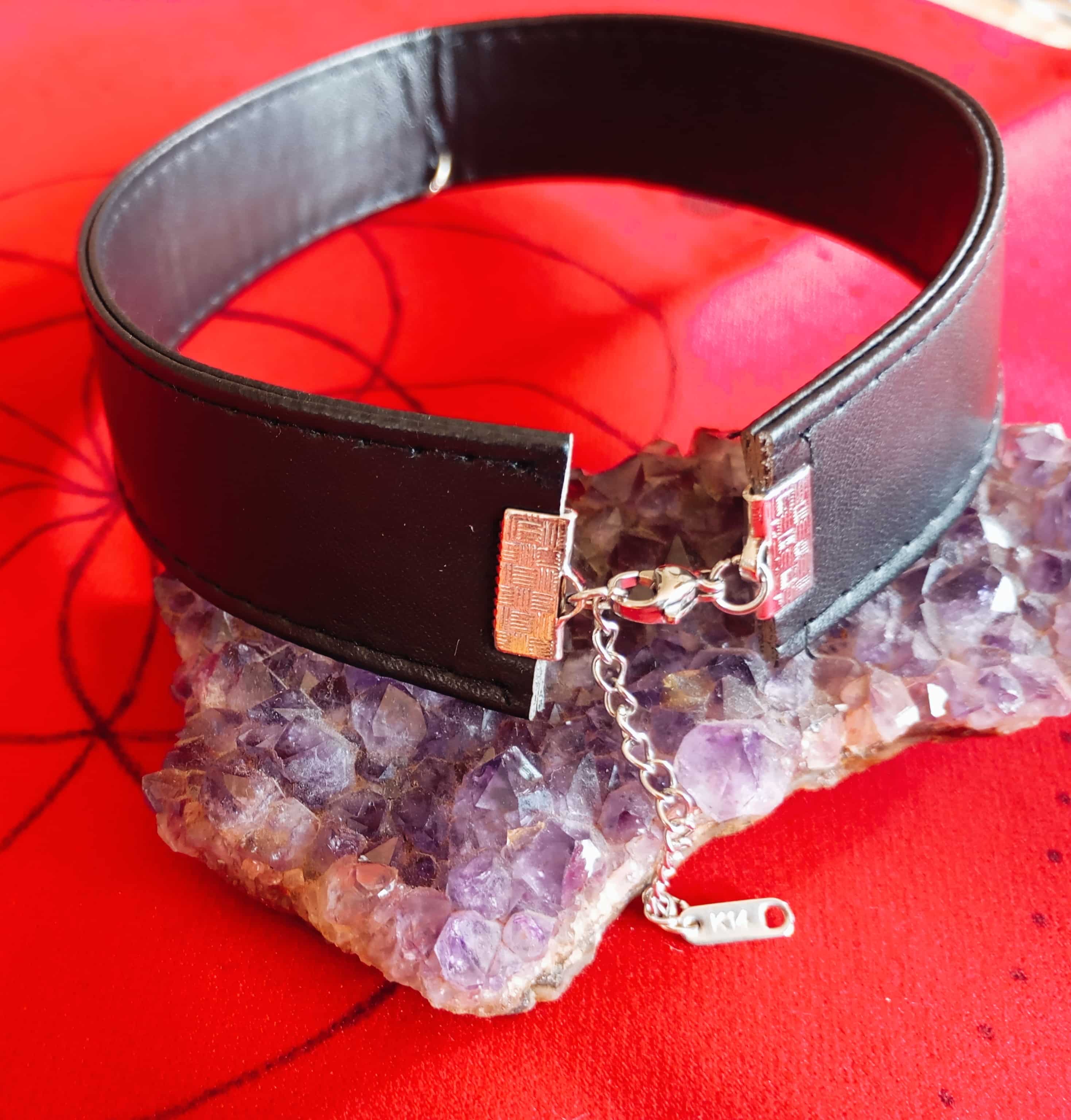 Collier Ras de Cou Large Similicuir Noir & Médiator en corne
